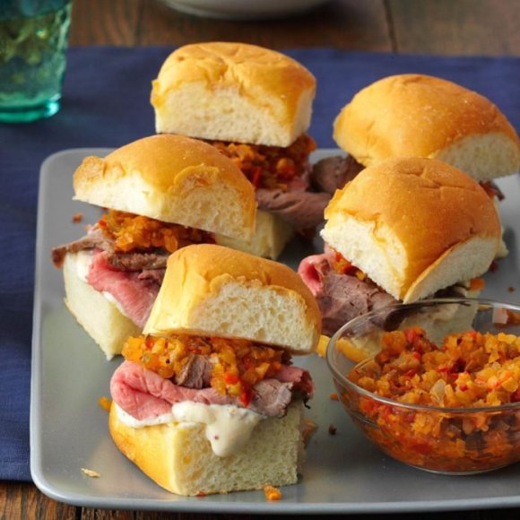 Mini-Rosemary-Roast-Beef-Sandwiches_exps174230_TH143190D09_25_3bC_RMS-696x696